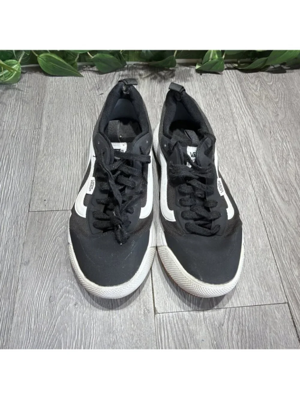 Vans Ultrarange Exo Black White Skate Casual Shoes Sneakers Women Size 8
